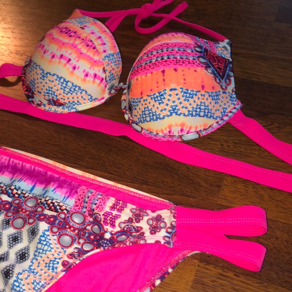 Bikini - Picture 2 of 5